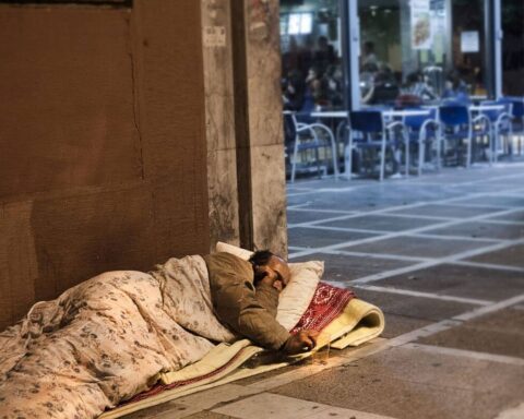 personas sin hogar, calor extremo, fritz-cola, ONG Homeless Entrepreneur, barcelona, agua