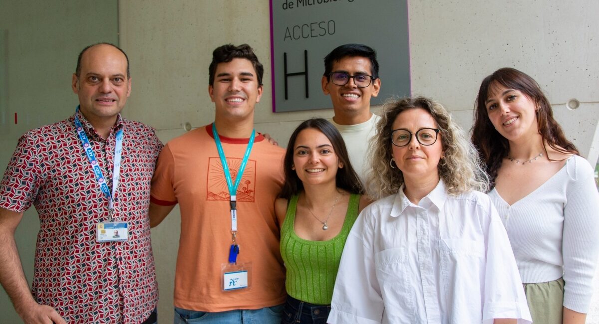 Los científicos del Centro Nacional de Microbiología del #ISCIII y el CIBERES que realizaron la investigación. Foto: ISCIII. @CIBER_ISCIII .