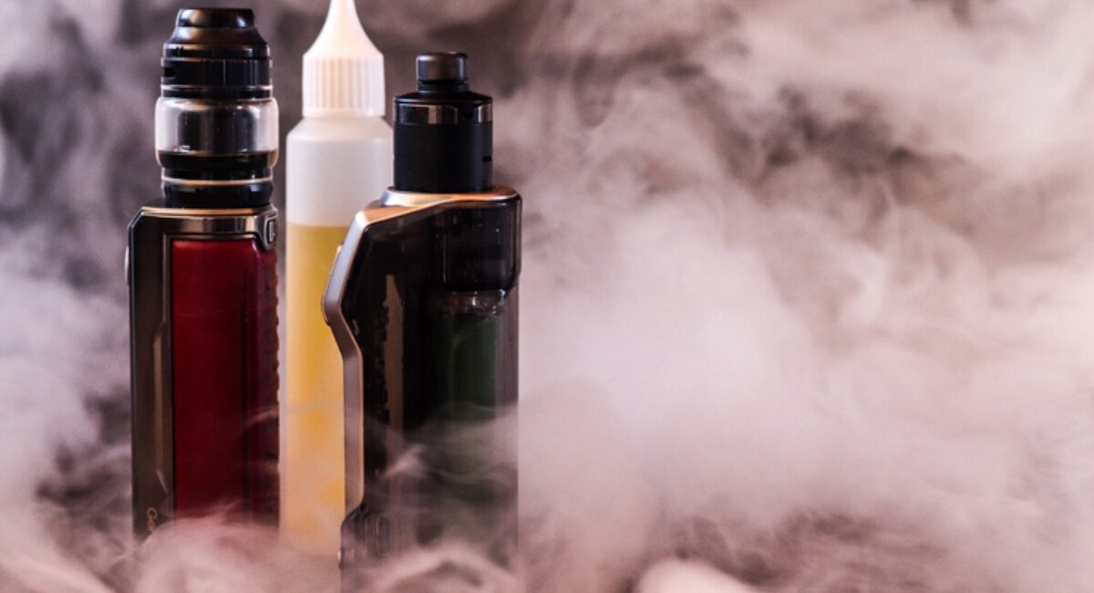 Un estudio realizado en el Reino Unido equipara los riesgos de los vapeadores y los cigarrillos electrónicos. Foto: Pixabay.