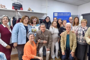 Los voluntarios de una de las tiendas solidarias de Madre Coraje en Cádiz. Ahora buscan voluntariado para Madrid. Foto: prensa.