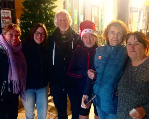 Algunos de los voluntarios del Centro La Cantina que organizará la Cabalgata Solidaria. Foto: IG.