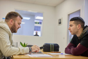 Incorpora es un programa de formaciones e inserciones laborales de la Fundación "la Caixa" para jóvenes vulnerables. Foto: Fundación "la Caixa".