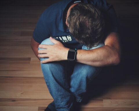 La Universidad Complutense realizó un estudio sobre la sintomatología del suicidio. Foto: Pixabay.