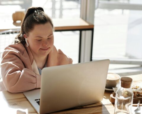 COCEMFE exhortó a una mayor precisión en el lenguaje para referirse a personas con discapacidad. Foto: Pexels.