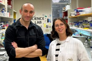 Nabil Djouder y Mar Rigual, dos de los investigadores del CNIO que investigan el mecanismo de regeneración rápida del hígado. Foto: prensa CNIO.