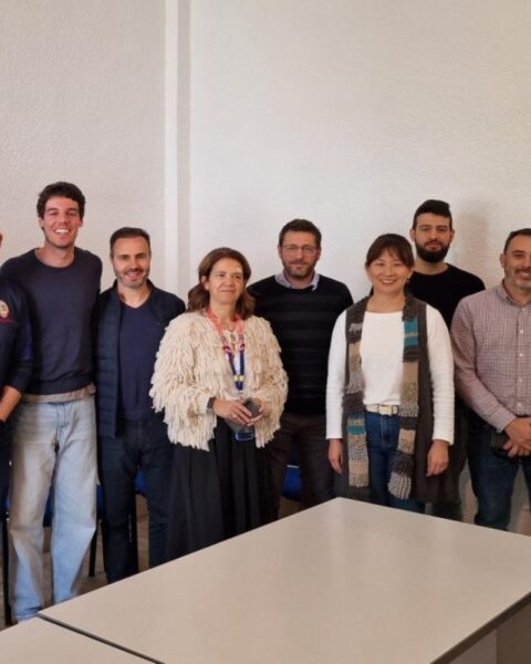 Responsables del proyecto 'Happy Kids' para combatir la obesidad infantil, gestado por la UCAM y la Fundación Gasol, tras la presentación en el Colegio Católico San Vicente de Paúl. Foto: UCAM.