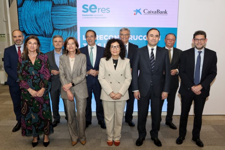 Habitualmente CaixaBank realiza una donación a una entidad solidaria por cada accionista que participa de su Junta General. Esta vez, la ayuda fue para la Cruz Roja. Foto: CaixaBank.