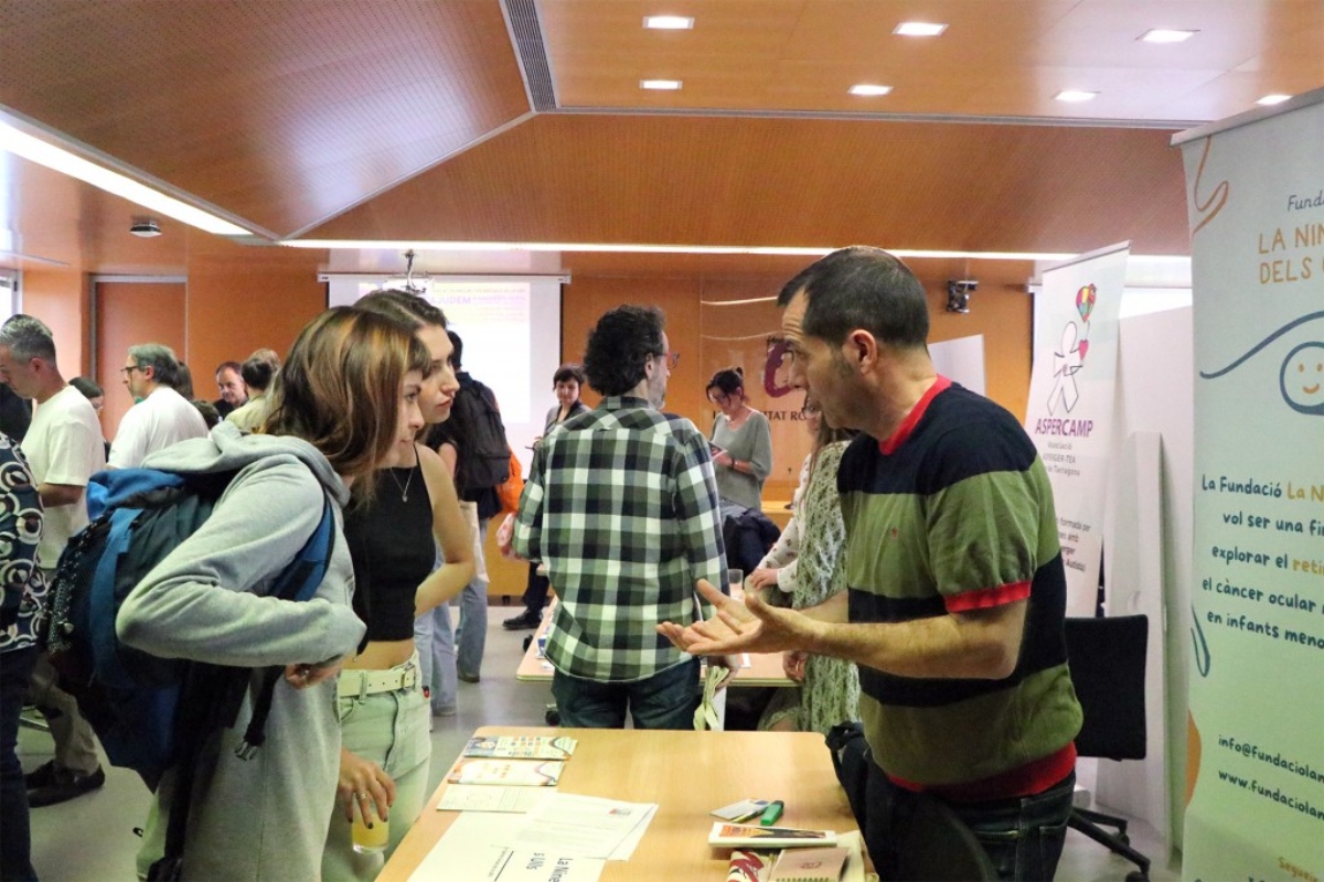 En el Mercado de Proyectos Sociales de la URV 17 entidades convocaron a los estudiantes a sumarse a sus iniciativas. Foto: Prensa URV.
