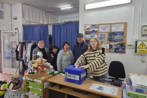 Madre Coraje Madrid lanza el reto De tu percha al mundo para reunir ropa usada y trans0irmarla en fondos para comprar alimentos. Foto: prensa Madre Coraje,