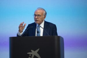 El presidente de la Fundación ”la Caixa”, Isidro Fainé, durante la presentación del plan de inversión en solidaridad. Foto: prensa.