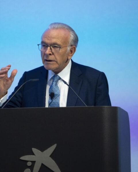 El presidente de la Fundación ”la Caixa”, Isidro Fainé, durante la presentación del plan de inversión en solidaridad. Foto: prensa.