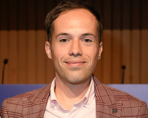El doctor Adrián Villalba propone un innovador uso del ADN sintético para prevenir enfermedades genéticas. Foto: prensa.