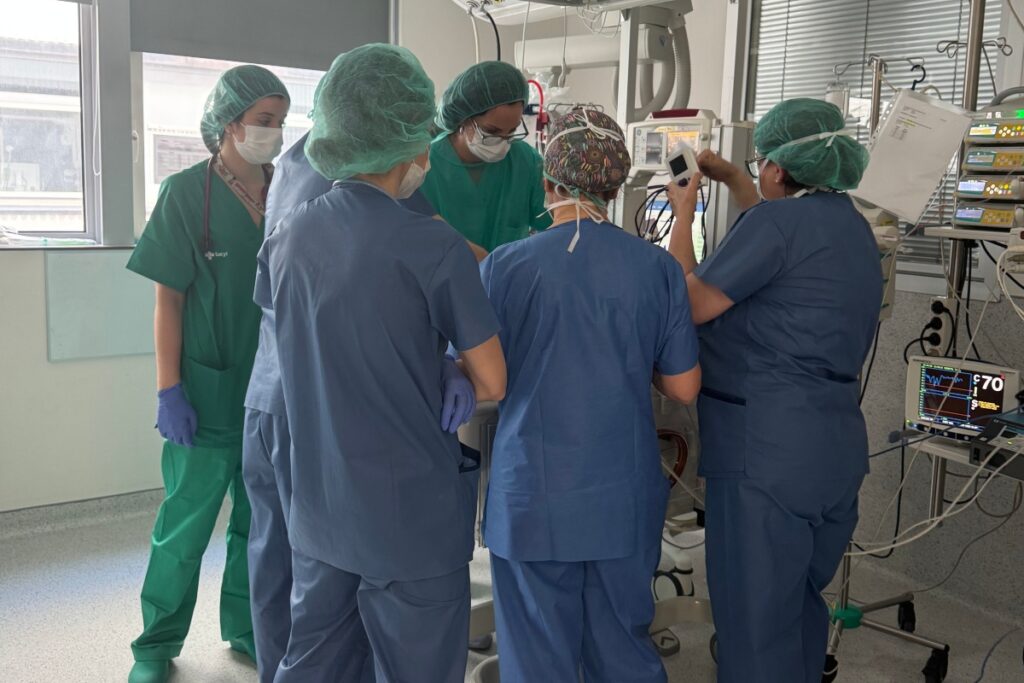 Los cirujanos pediátricos del Hospital 12 de Octubre corrigieron una malformación cardíaca de un bebé prematuro. Foto: prensa.