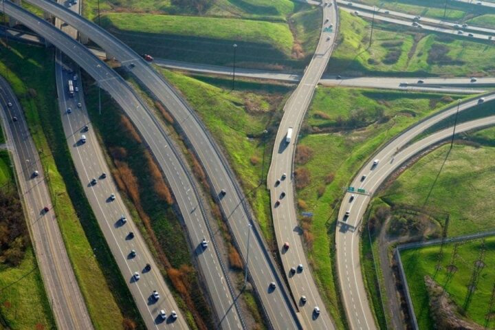 La autopista 407 ETR de Canadá, en la que tiene participación Ferrovial, está ubicada en Toronto y tiene 108 kilómetros. Foto: prensa.
