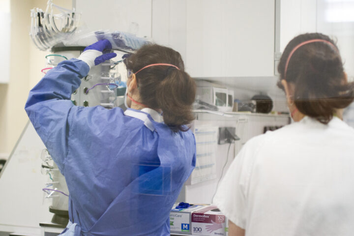 Un proyecto sobre las claves del envejecimiento saludable del Instituto de Investigación del Hospital del Mar, el Centro de Regulación Genómica (CRG) e IrsiCaixa ha sido seleccionado como semifinalista en la competición XPRIZE Healthspan. Foto: prensa IrsiCaixa.