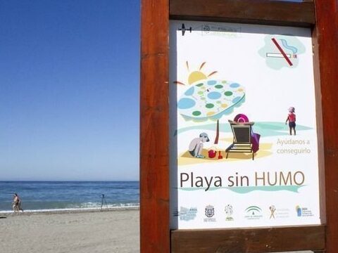 Una imagen de la campaña de Nofumadores contra el humo y el tabaco en las playas. Foto: prensa.