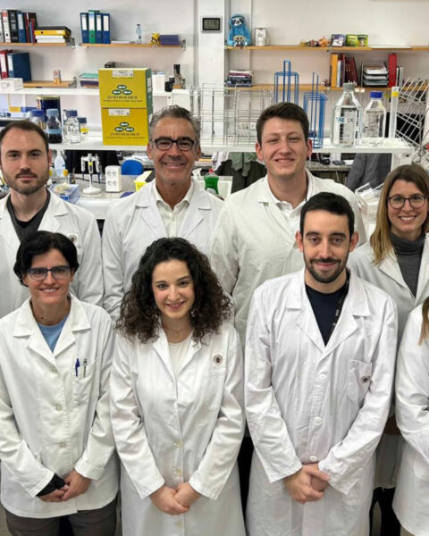 El equipo de científicos que ha descubierto el gen que genera superbacterias. Foto: prensa UCM.