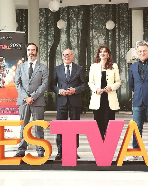 Javier Hurtado, consejero de Turismo, Comercio y Consumo del Gobierno Vasco, Ramiro González, delegado de Álava, Maider Etxebarria, alcaldesa de Vitoria-Gasteiz y Joseba Fiestras, director de FesTVal.