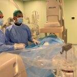 Los doctores Mariano y Rafael García de la Borbolla durante la xompleja intervención cardíaca en el Hospital María Luisa. Foto; prensa Grupo Quirónsalud. intervención