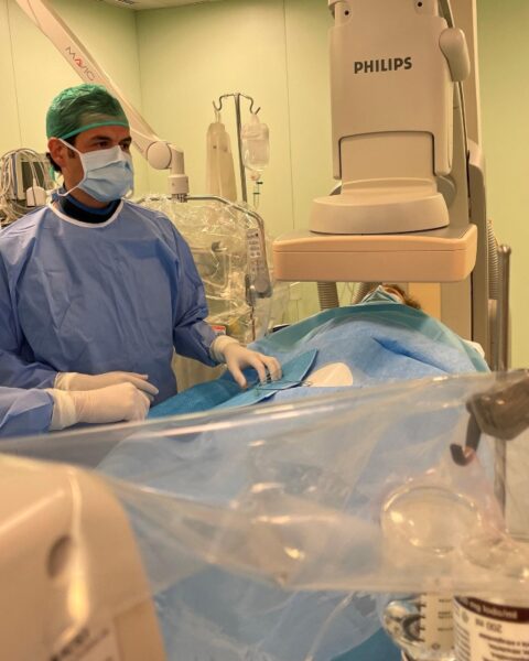 Los doctores Mariano y Rafael García de la Borbolla durante la xompleja intervención cardíaca en el Hospital María Luisa. Foto; prensa Grupo Quirónsalud. intervención