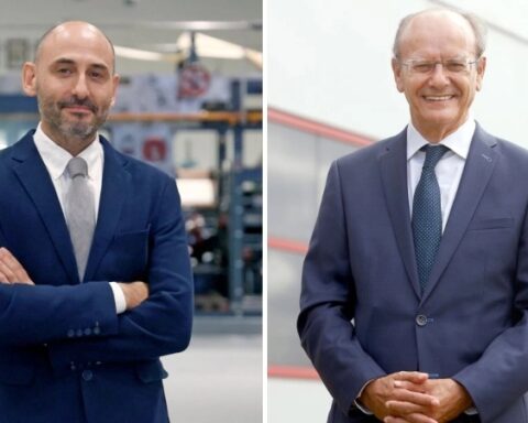 Rubén Santamarta, nuevo director de La Voz de Galicia y su antecesor, Xosé Luís Vilela. Foto: prensa.
