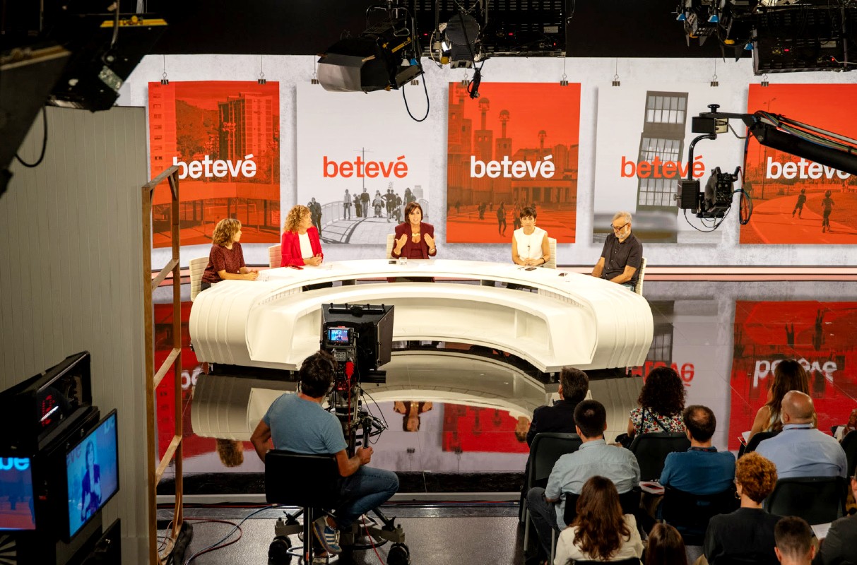 La televisión y radio pública de Barcelona renueva su programación con nuevos formatos de información, cultura, gastronomía y entretenimiento.
