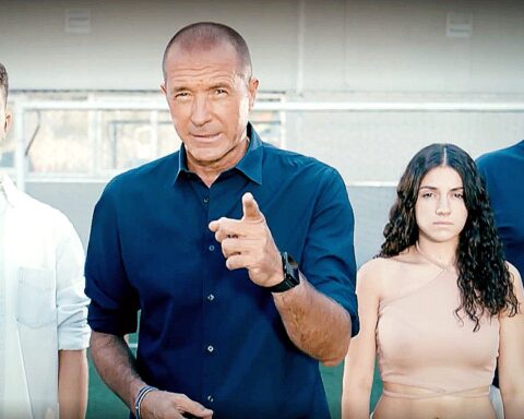 El presentador Manu Carreño protagoniza la campaña de prevención del acoso escolar de 12 meses, 12 causas de Mediaset España. Foto: prensa.