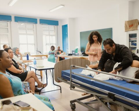 Más Empleo apoya 52 proyectos que impulsan formaciones laborales para jóvenes en situación de vulnerabilidad. Foto: prensa Fundación la Caixa.