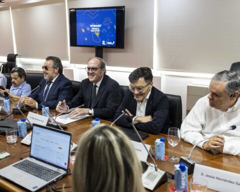 El jurado que ha seleccionado a los 12 finalistas de los Premios Discapnet de la Fundación Once.