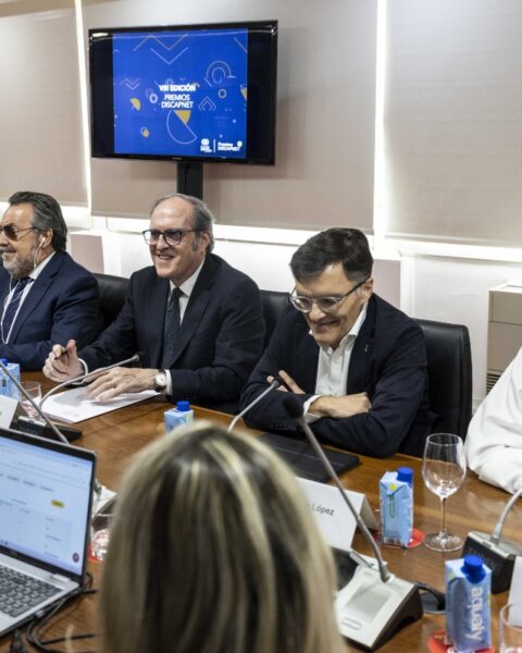 El jurado que ha seleccionado a los 12 finalistas de los Premios Discapnet de la Fundación Once.