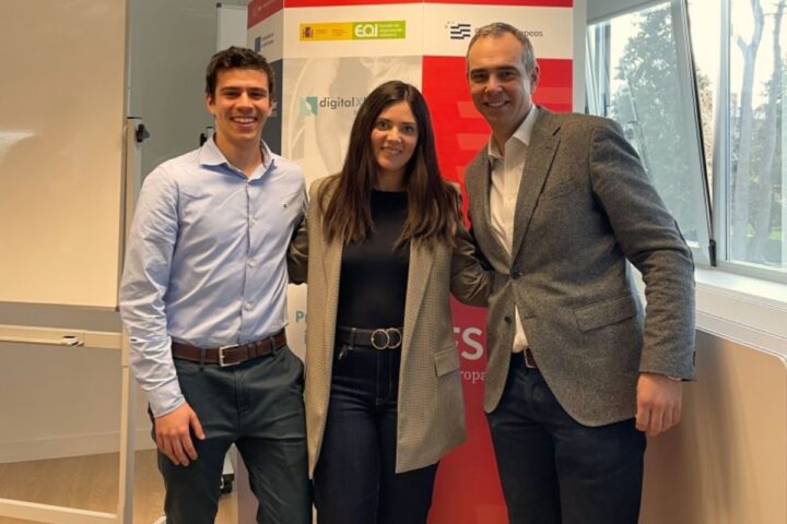 José Luis Pulpón, director general de Making Science junto a los expertos en IA Stan Ferrer y Beatriz Solís Lobo.