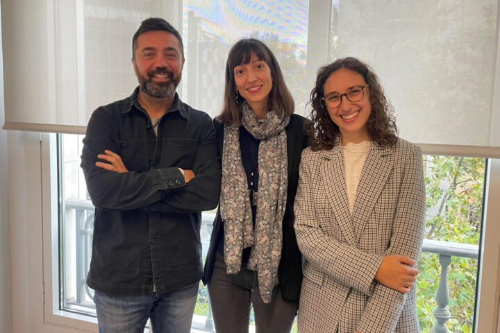 Christian Griñán-Ferré, Aina Bellver y Ariadna Boloix, los socios de la spin off de la UB Flavii Therapeutics.