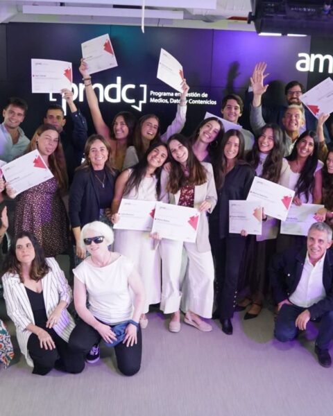 La entrega los diplomas a los alumnos del PMDC 2025.