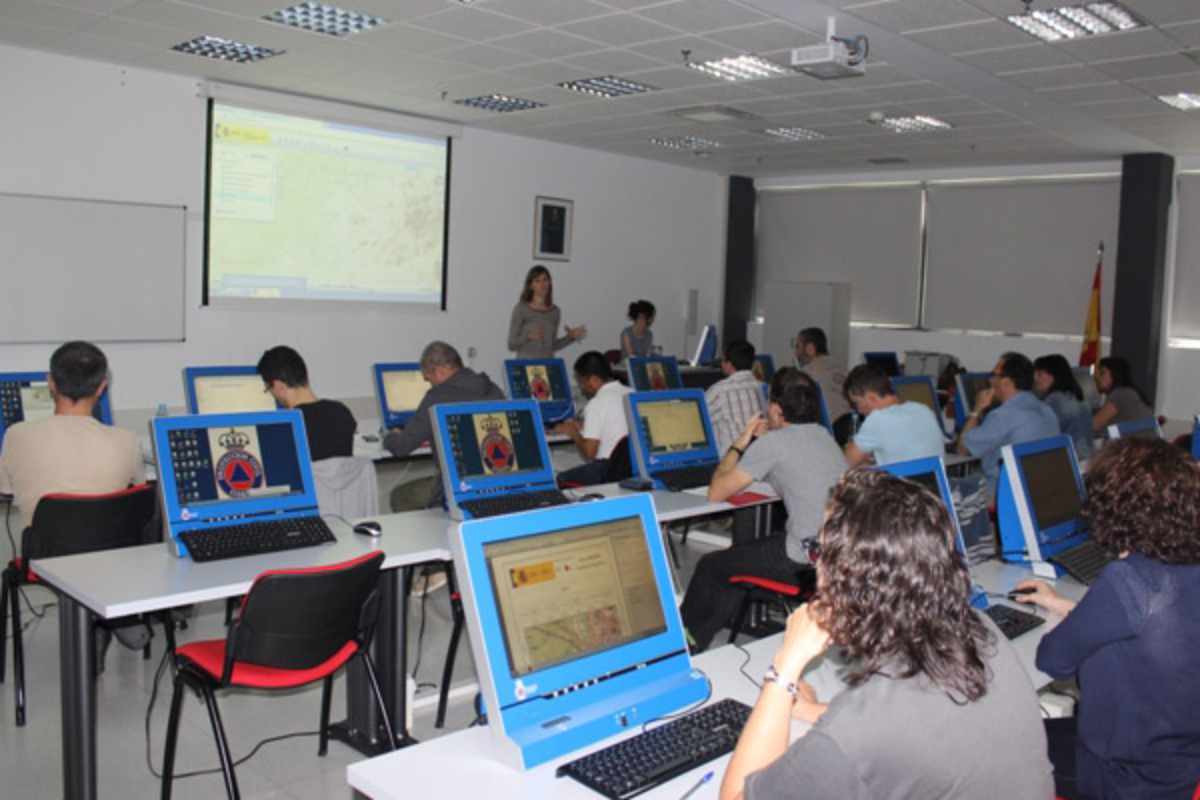 El seminario prevé clases presenciales, pero también ofrece la posibilidad de seguirlo por streaming.