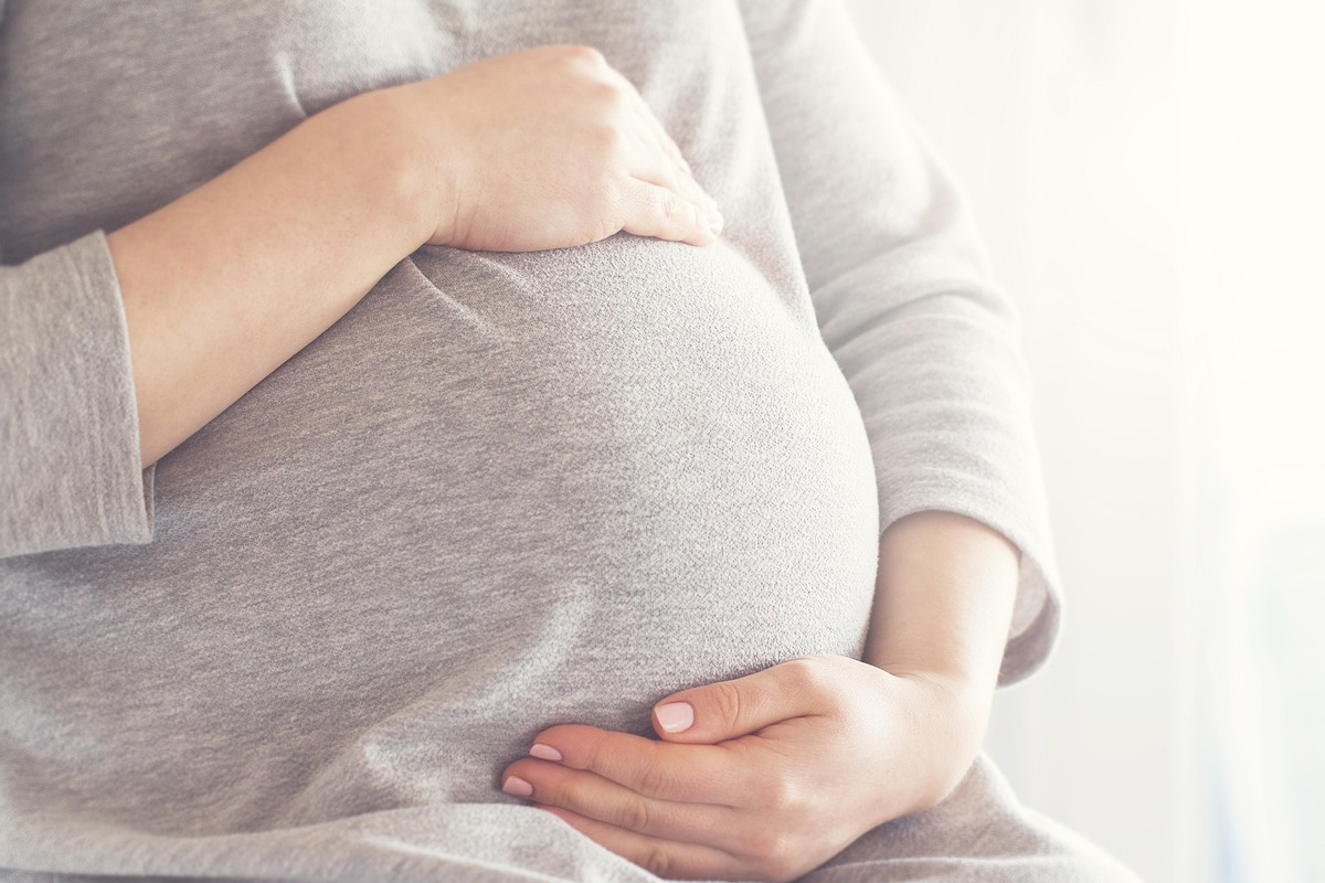 La contaminación del aire en el embarazo está asociada a un desarrollo madurativo del cerebro más lento, según un estudio del ISGlobal. Foto: Pixabay.