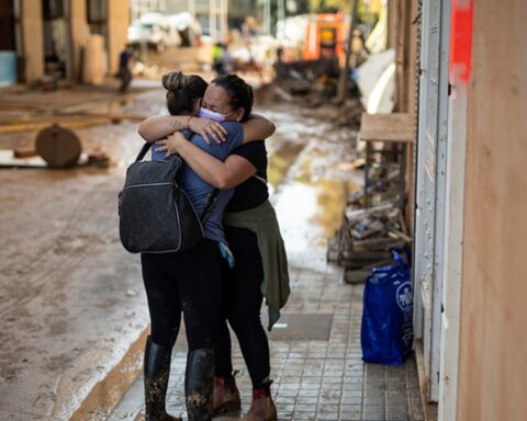 El proyecto de ayuda psicológica que lleva adelante la Fundación Mutua Madrileña junto al Colegio de psicólogos local ya ha llegado a más de 5.500 personas afectadas por la DANA.