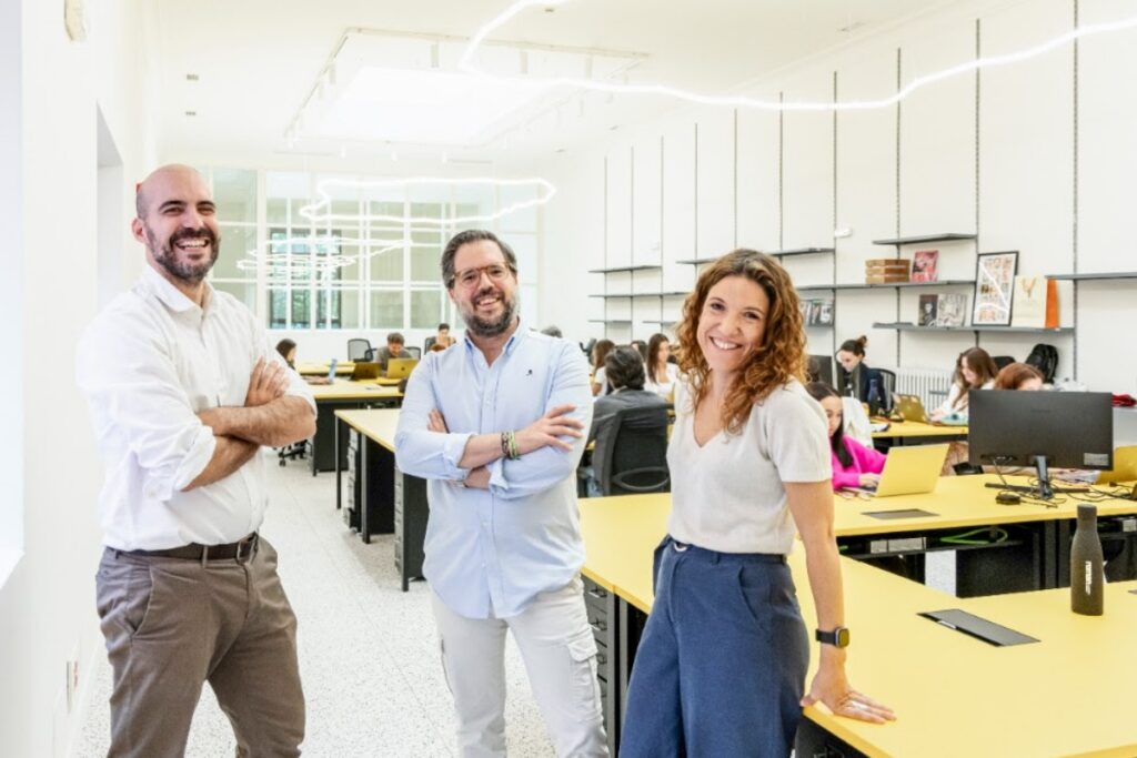 Pablo Gallego, socio-director de Roman Digital; Kike González, director de Brands; y María del Barco, directora de Internal Brand, en la Roman Brands House.