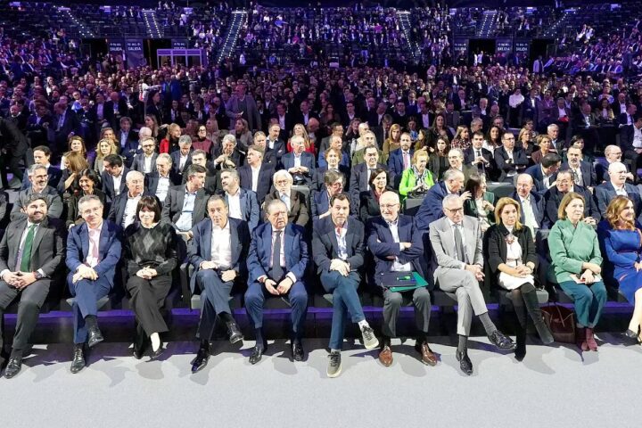 8º Acto Empresarial por el Corredor Mediterráneo en el Roig Arena