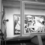 El Guernica de Picasso se exhibe por primera vez en España, por deseo expreso del pintor, tras 44 años de permanencia en el MoMA. 1981. ©Manuel Pérez Barriopedro