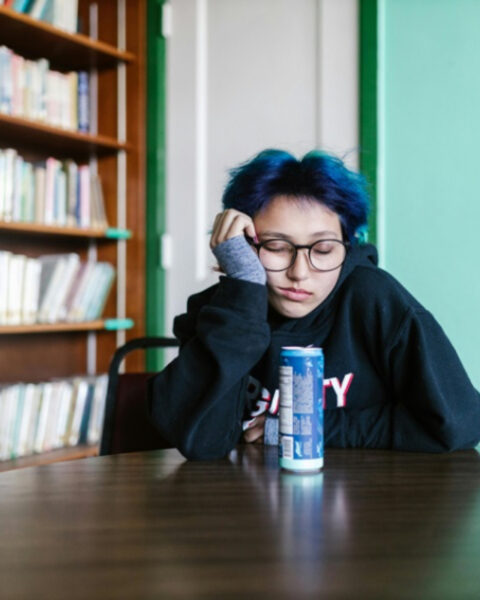 El equipo de profesores y alumnos de la URJC investigó el consumo de bebidas energizantes en estudiantes universitarios.