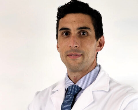 El doctor David Sáez, jefe del Servicio de Cirugía Ortopédica y Traumatología del Hospital Universitario Rey Juan Carlos.