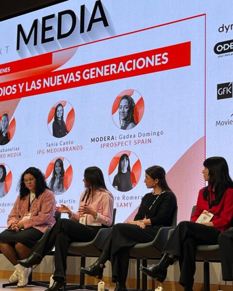Una de las mesas de Next Media exploró la relación de los jóvenes con los medios.