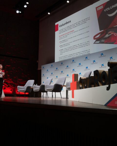 Almudena Reguero, Presidenta de Cruz Roja Jarama contó su experiencia de voluntariado.