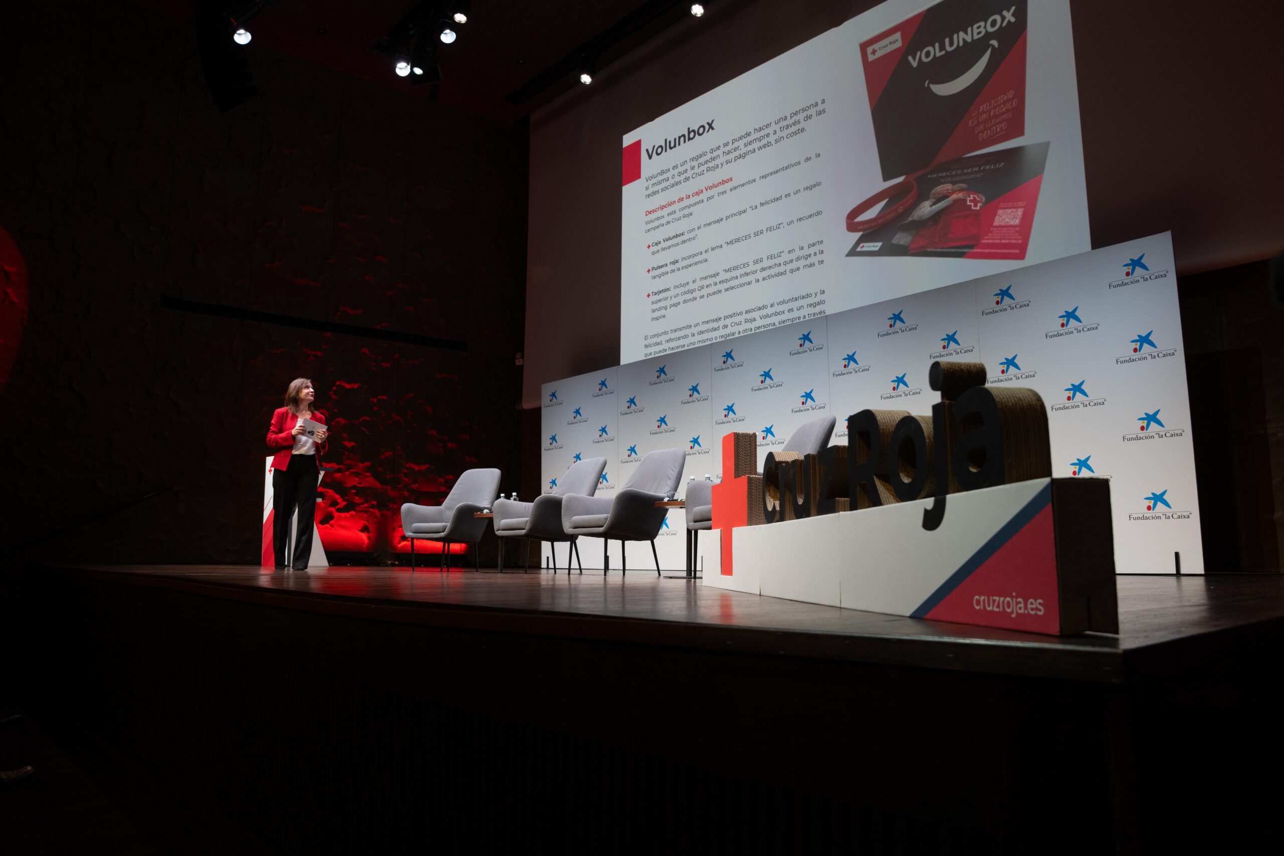 Almudena Reguero, Presidenta de Cruz Roja Jarama contó su experiencia de voluntariado.