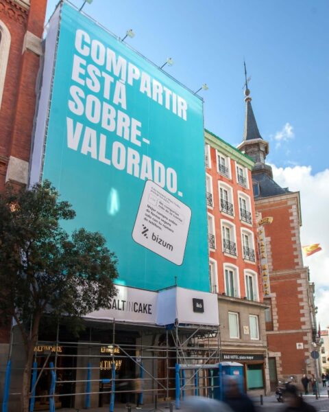 La campaña No compartas más de la cuenta es la primera colaboración de marketing de influencers entre Bizum y Es muy Heavy.