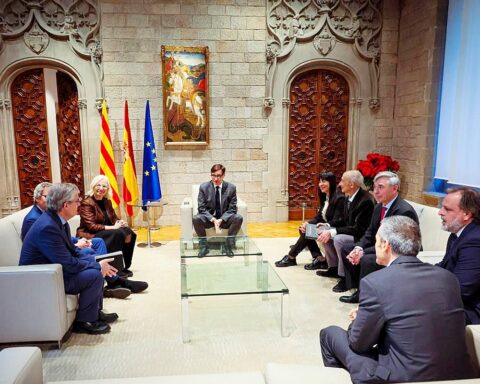 Imagen del encuentro entre Coneqtia y Salvador Illa