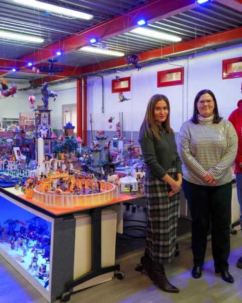 La inauguración del Belén de Palmobil de Genesal Energy donde hay visitas guiadas y chocolatada para los visitantes.