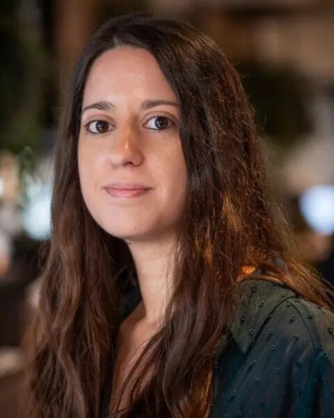 Laura Perez en la redacción de Eldiario.es