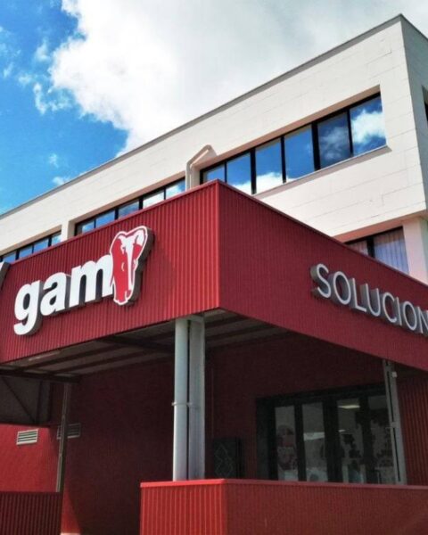 La empresa GAM ofrece alquileres y ventas de maquinaria industrial y busca reforzar su comunicación con la ayuda de Roman.