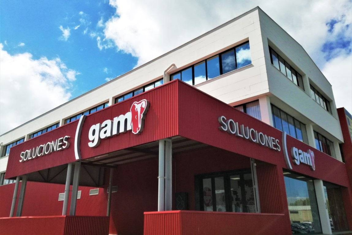 La empresa GAM ofrece alquileres y ventas de maquinaria industrial y busca reforzar su comunicación con la ayuda de Roman.